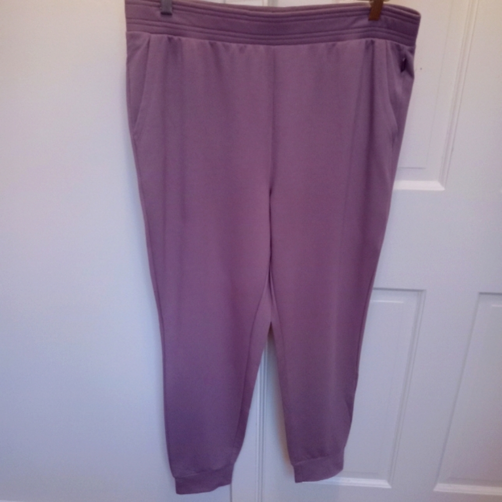 NEW.  MAUVE  EDDIE BAUER LOUNGEWEAR. NWT
